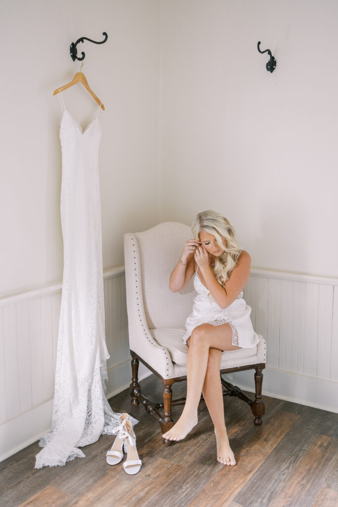 bride putting on her ear rings