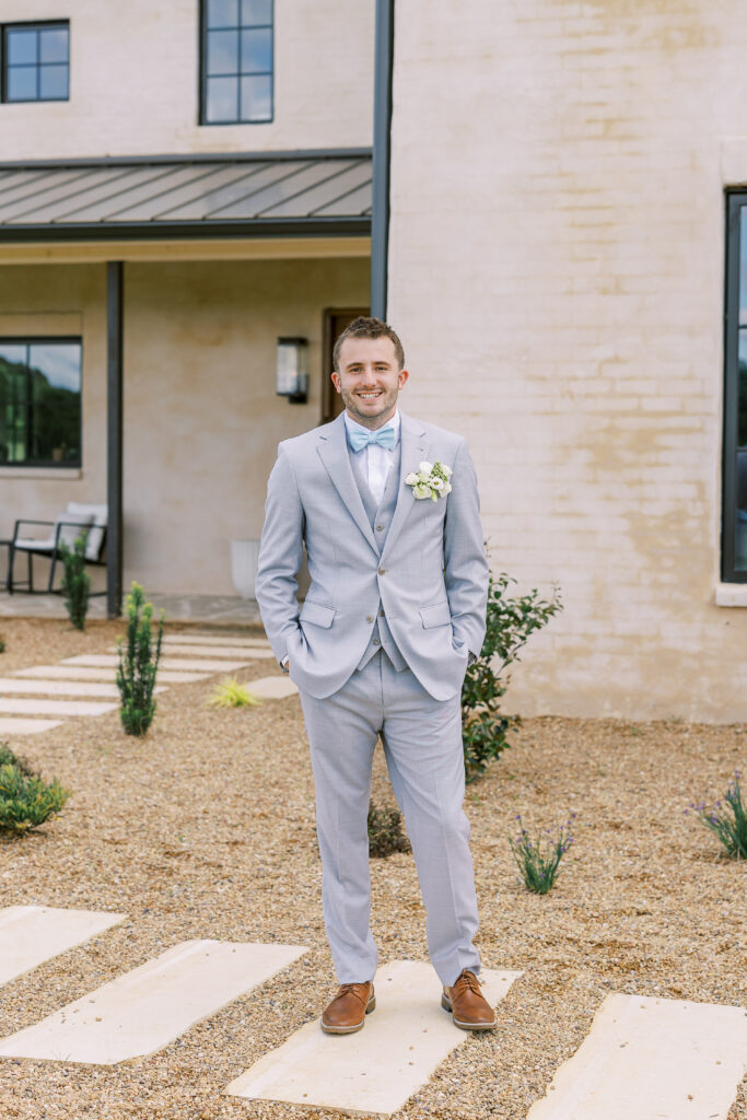 groom portrait