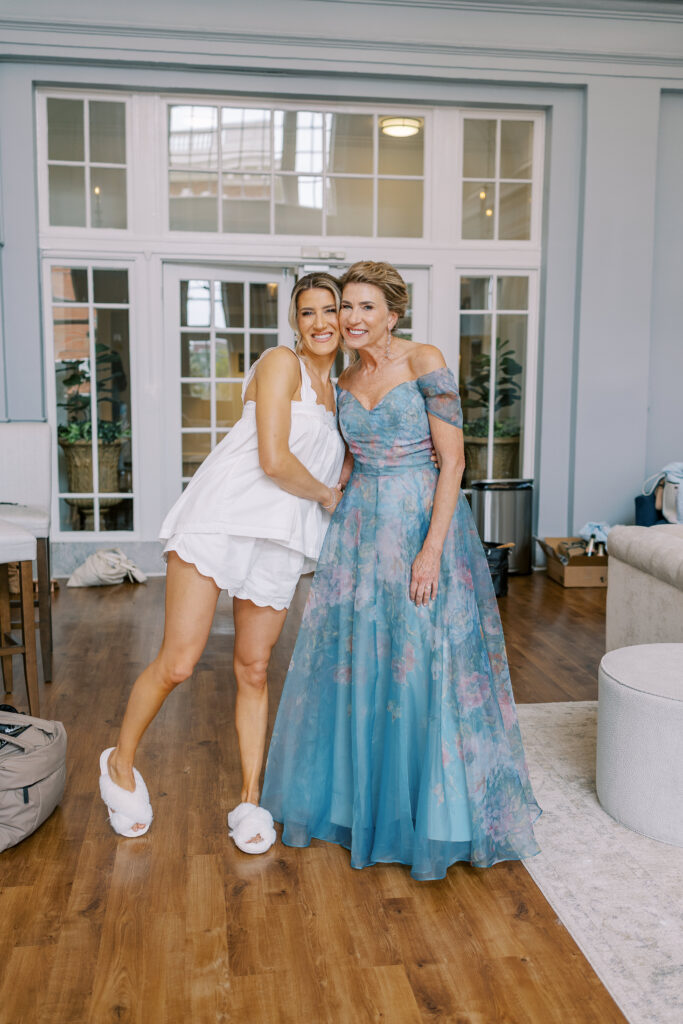 bride and her mother