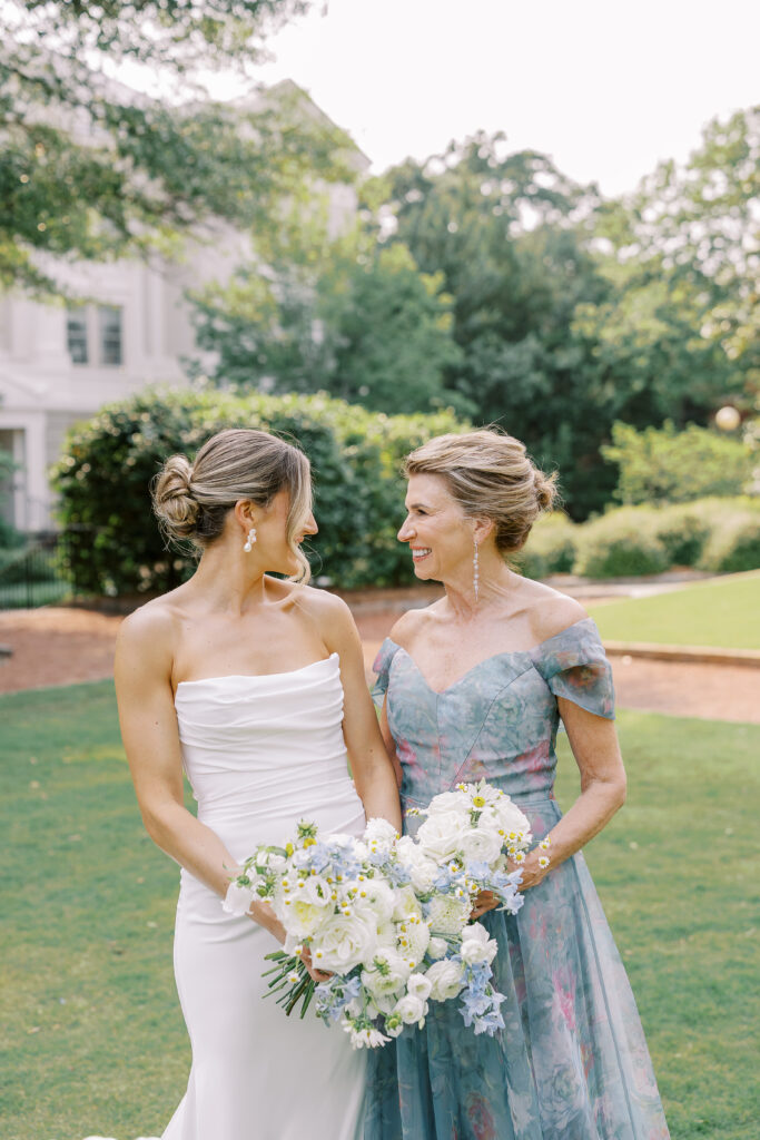 bride and her mom