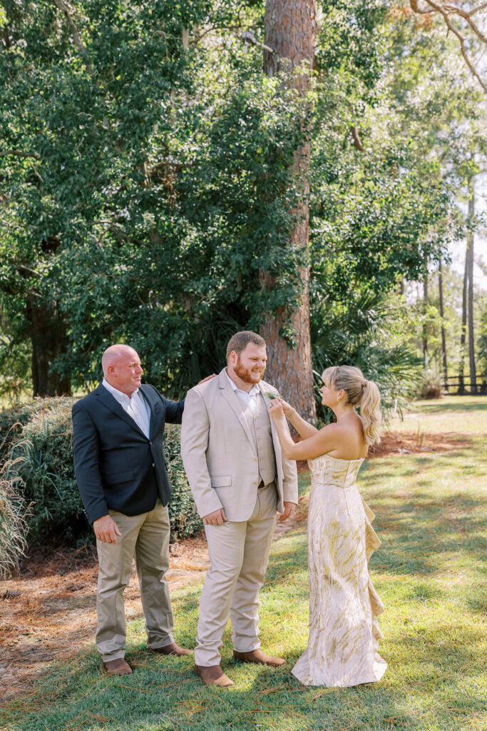 groom with his parents