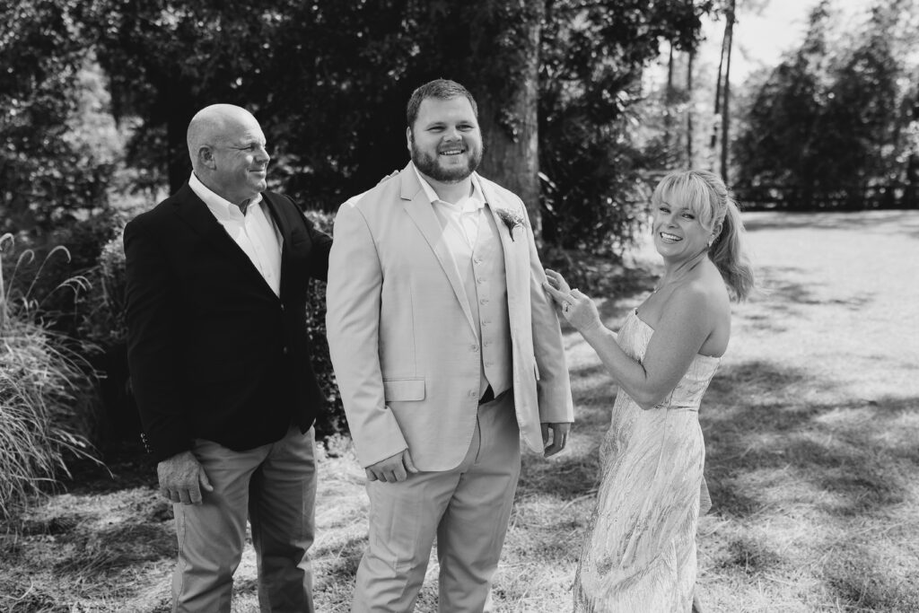 groom with his parents