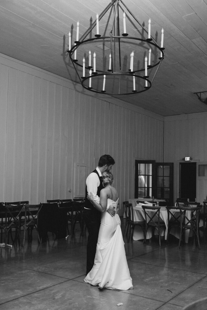 bride and groom last dance